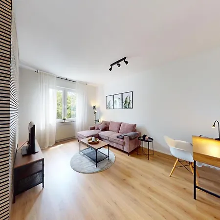 Altbauwohnung Im Erdgeschoss Mit Wintergarten Апартаменты *