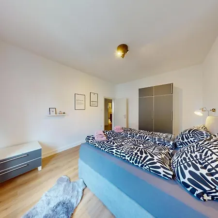 Apartment Altbauwohnung Im Erdgeschoss Mit Wintergarten